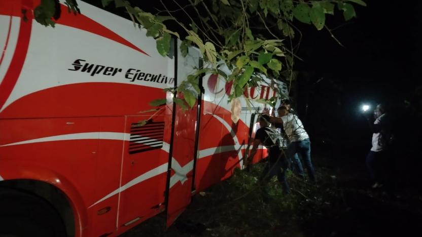 doce-heridos-en-siniestro-vial-de-un-bus-en-via-a-jama-ecuador221.com_.ec_ Doce heridos en siniestro vial de un bus en vía a Jama