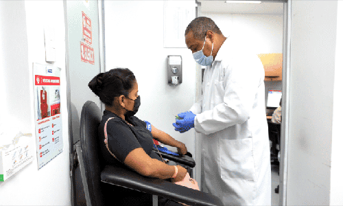 IESS garantiza entrega de insulina a pacientes en Hospital Sur Valdivia