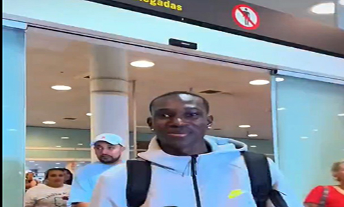 Josué Caicedo ya está en Barcelona para cerrar su fichaje por el Barça