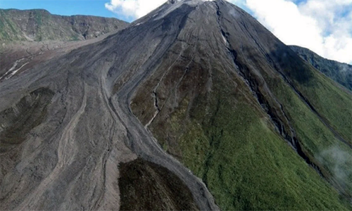 Lluvias provocan un lahar en el volcán Reventador