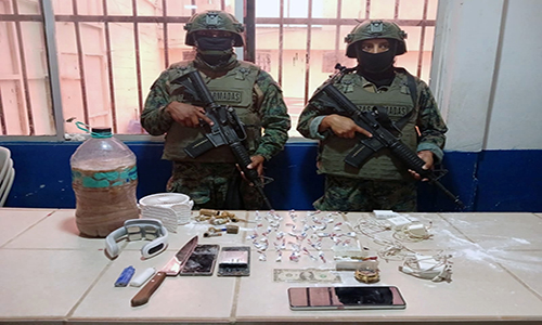 ecuador 221 militares-decomisan-celulares-y-droga-en-carcel-de-bahia-ecuador221.com_.ec_ Militares decomisan celulares y droga en cárcel de Bahía