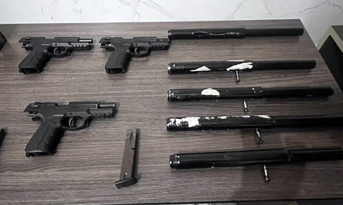 Policía decomisa arsenal de armas en vivienda de Urdesa
