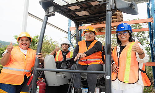 sesenta-mujeres-buscan-certificarse-como-operadoras-de-maquinaria-pesada-ecuador221.com_.ec_ Sesenta mujeres buscan certificarse como operadoras de maquinaria pesada