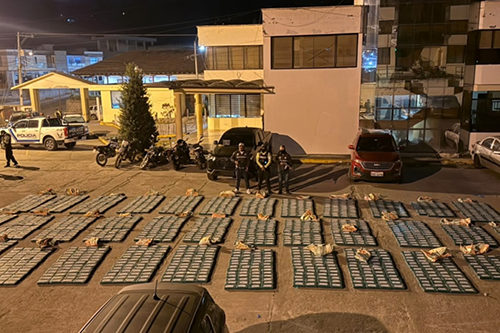 26-bolivar Policías descubren 1,8 toneladas de droga en un camión chocado