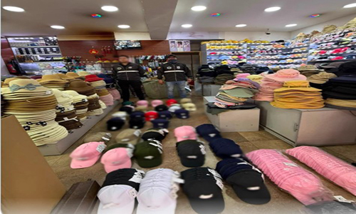 Decomisan gorras falsificadas en el Centro Histórico de Quito