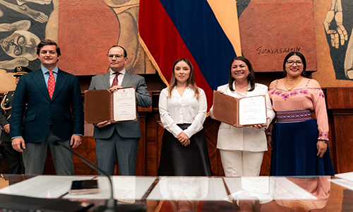 Jorge López y Laura Flores elegidos como secretario y prosecretaria de la Asamblea