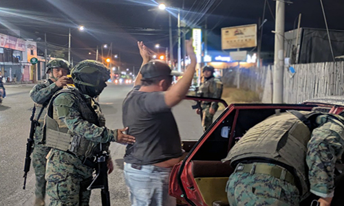 Militares ejecutan patrullajes masivos en Manta