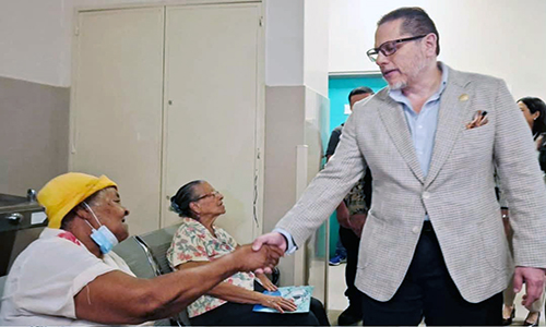 Ministro de Salud recorrió hospital del Guasmo y banco de vacunas
