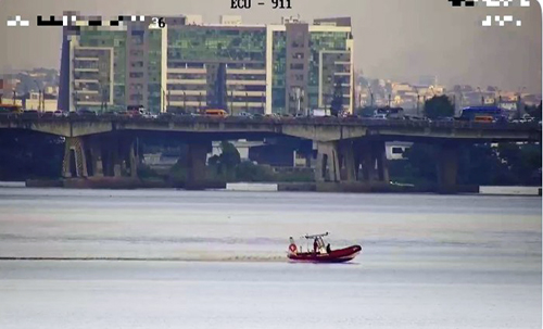 un-motociclista-cayo-al-rio-guayas-desde-el-puente-de-la-unidad-nacional-ecuador221.com_.ec_ Un motociclista cayó al río Guayas desde el puente de la Unidad Nacional
