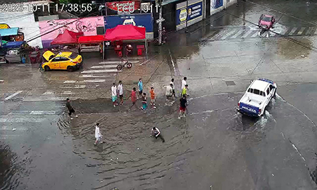 Intensa lluvia inundó varios sectores en Guayaquil
