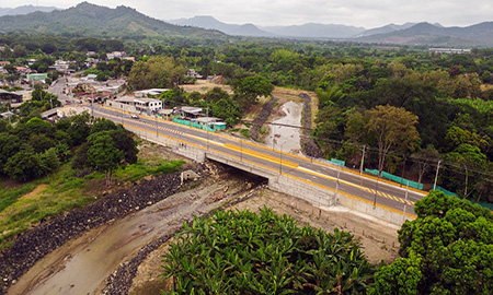 presidente-noboa-entrego-el-nuevo-puente-lodana-en-santa-ana-ecuador221.com_.ec_ Presidente Noboa entregó el nuevo puente Lodana en Santa Ana