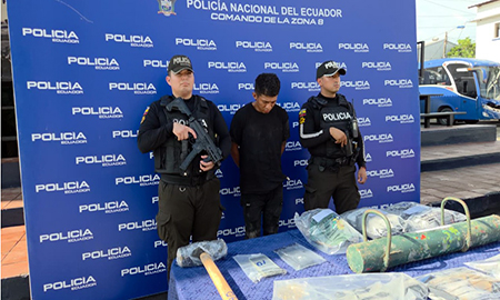 un-sujeto-fue-detenido-por-robo-a-vivienda-vestido-como-policia-ecuador221.com_.ec_ Un sujeto fue detenido por robo a vivienda vestido como policía
